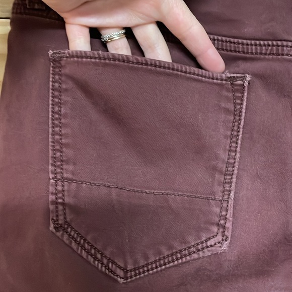 Banana Republic Travel Jean size 33x32 Maroon Color Slim Fit Stretchy Jeans - Picture 8 of 13